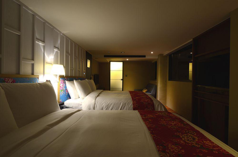 Reddot Hotel Taichung Exterior photo
